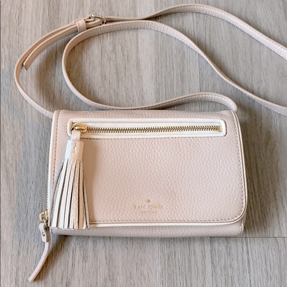 kate spade Handbags - 🎉HP🥳 Kate Spade Chester Street Cross Body
